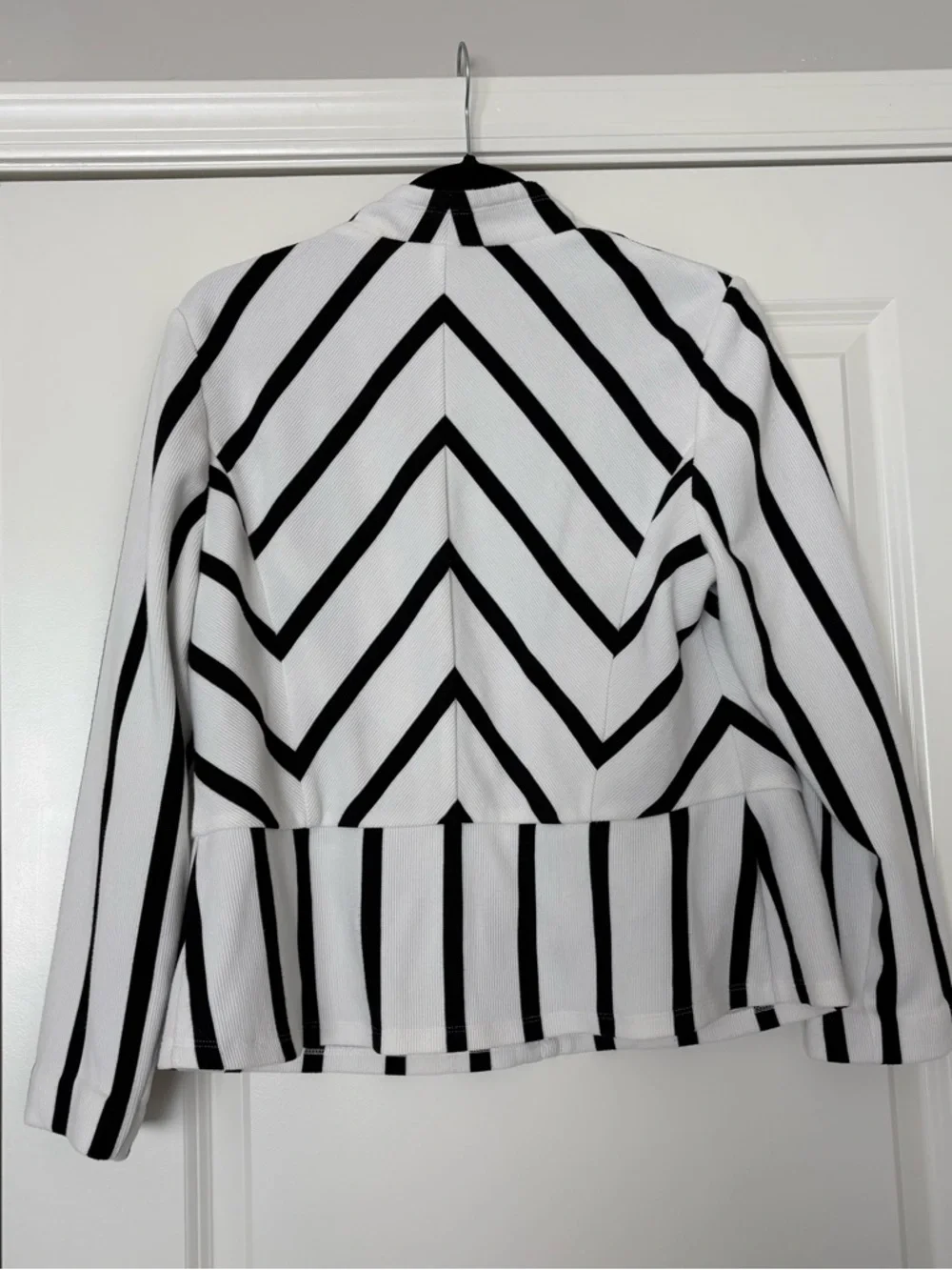 Chico’s Women’s Black & White Striped Open Front Cardigan Blazer - Picture 5 of 9
